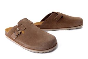 DR. BRINKMANN 600116-02 tan, klapki damskie. Brązowe klapki Dr. Brinkmann, bez wzorów, ze skóry, bez obcasa. Za 309,90 zł.
