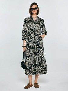 Sukienka damska midi ze wzorem paisley czarna Mazekin 907. Czarne sukienki Big Star, na co dzień, l, bez wzorów, boho, bez kołnierzyka, bez ramiączek, midi, dopasowane. Za 249,99 zł.