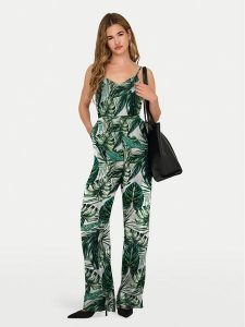 ONLY Kombinezon Nova 15352529 Zielony Regular Fit. Zielone kombinezony ONLY, l, bez wzorów, z wiskozy, bez kołnierzyka, bez ramiączek. Za 139,99 zł.