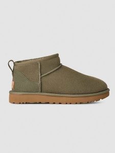 UGG Botki "Ultra Mini" w kolorze khaki ze skóry owczej rozmiar: 37. Białe botki Ugg, bez wzorów, ze skóry, bez obcasa, bez zapięcia. Za 588,81 zł.