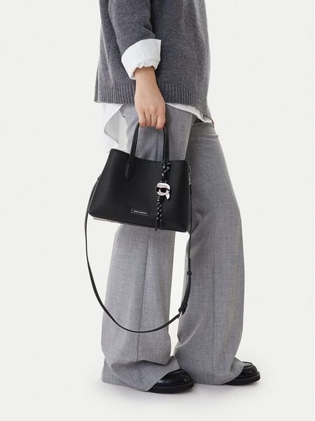 KARL LAGERFELD Torebka B1W30003 Czarny. Czarne torebki klasyczne KARL LAGERFELD, bez wzorów, ze skóry, bez dodatków. Za 525,99 zł.