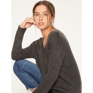 Sweter w kolorze antracytowym. Szare swetry klasyczne marki Rodier, z dzianiny. W wyprzedaży za 148,95 zł.