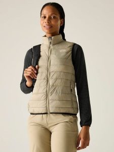 Regatta Kamizelka pikowana "Hillpack II" w kolorze beżowym rozmiar: 38. Brązowe kamizelki Regatta, bez wzorów, z materiału, bez kołnierzyka, bez ramiączek, bez kaptura. Za 128,25 zł.