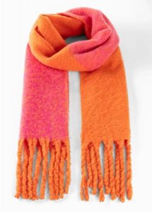 Szal XXL z efektem ombre. Czerwone szaliki bonprix, bez wzorów. Za 72,99 zł.