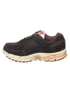 Nike Sportswear Skórzane sneakersy "Zoom Vomero 5" w kolorze czarnym rozmiar: 36,5. Czarne trampki Nike Sportswear, bez wzorów, z materiału, bez zapięcia. Za 259,13 zł.