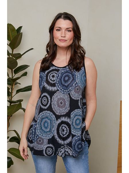 Curvy Lady Top w kolorze czarno-niebieskim rozmiar: 48/50. Czarne topy Curvy Lady, bez wzorów, z wiskozy, klasyczne, bez kołnierzyka, bez ramiączek. Za 100,28 zł.