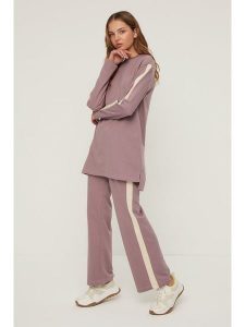Trendyol 2-częściowy strój sportowy w kolorze fioletowym rozmiar: M. Różowe kombinezony Trendyol, m, bez wzorów. Za 100,95 zł.