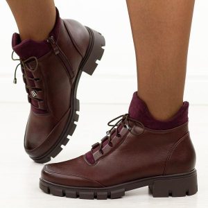 Bordowe trapery damskie Jezzi 23123-12. Czerwone botki Jezzi, na jesień, bez wzorów, z jeansu, z okrągłym noskiem, bez obcasa, bez zapięcia. Za 239,00 zł.