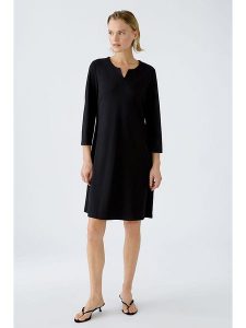 Oui Sukienka w kolorze czarnym rozmiar: 38. Czarne sukienki Oui, na co dzień, bez wzorów, bez kołnierzyka, bez ramiączek, midi, proste. Za 256,95 zł.