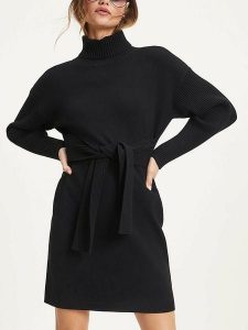 Milan Kiss Sukienka dzianinowa w kolorze czarnym rozmiar: S. Czarne sukienki Milan Kiss, na co dzień, s, bez wzorów, z dzianiny, bez kołnierzyka, bez ramiączek, mini, proste. Za 152,99 zł.