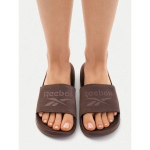 Klapki Reebok. Brązowe klapki Reebok, bez wzorów, bez obcasa. Za 99,99 zł.