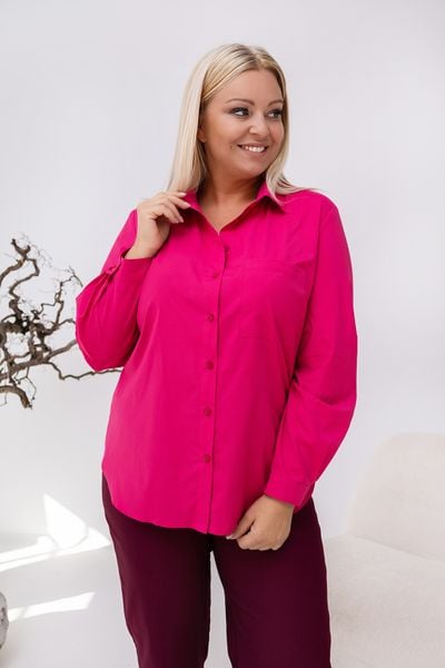 Klasyczna elegancka koszula Violet w fuksjowym kolorze PLUS SIZE XXL. Koszule Nasi partnerzy, plus size, bez wzorów, z bawełny, bez kołnierzyka, plus size, bez ramiączek. Za 199,90 zł.