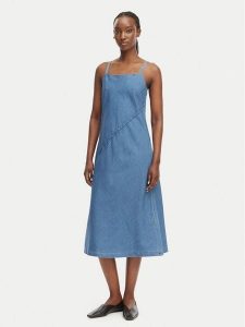 Calvin Klein Jeans Sukienka jeansowa LV047F748G Niebieski jasny Regular Fit. Niebieskie sukienki Calvin Klein Jeans, s, bez wzorów, z jeansu, bez kołnierzyka, bez ramiączek. Za 529,99 zł.