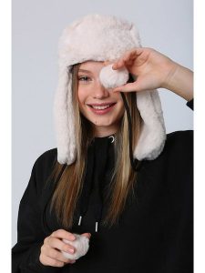 Lucky Bees Czapka w kolorze jasnoróżowym rozmiar: onesize. Różowe czapki Lucky Bees, bez wzorów, z futra. Za 117,45 zł.