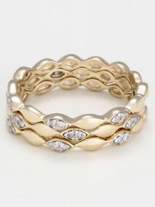 DIAMOND & CO Złoty pierścionek "Trinity" z diamentami rozmiar: 50. Żółte pierścionki Diamond & Co, z diamentem, złote. Za 2 220,95 zł.