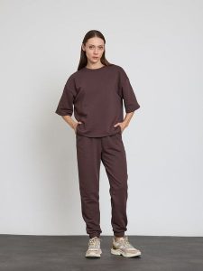 BGN Spodnie dresowe w kolorze brązowym rozmiar: 38. Brązowe spodnie dresowe BGN, bez wzorów, z dresówki. Za 108,99 zł.