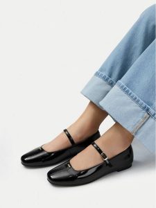 MEXX Baleriny EO-CZY12-01 Czarny. Czarne balerinki Mexx, bez wzorów, ze skóry, bez obcasa, bez zapięcia. Za 249,99 zł.