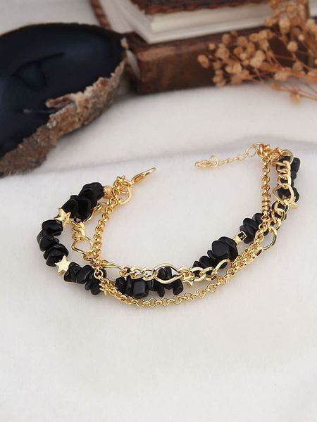 L'Atelier de Gaia Pozłacana bransoletka z elementami ozdobnymi rozmiar: onesize. Czarne bransoletki L'Atelier de Gaia, z onyksem, pozłacane. Za 65,38 zł.