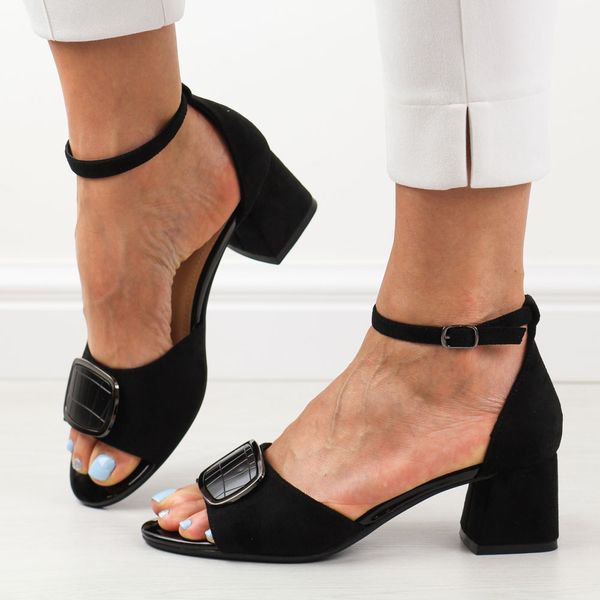 Czarne zamszowe sandały damskie na obcasie z zakrytą piętą Sergio Leone sk874. Czarne sandały Sergio Leone, bez wzorów, z zamszu, bez obcasa, na obcasie, bez zapięcia. Za 159,00 zł.