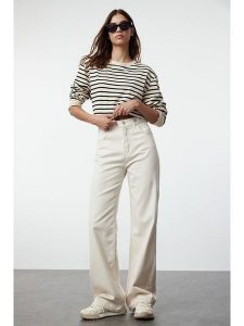 Trendyol Dżinsy - Comfort fit - w kolorze kremowym rozmiar: 42. Brązowe jeansy Trendyol, bez wzorów, z bawełny, z podwyższonym stanem. Za 132,98 zł.