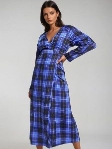 Monki Sukienka w kolorze niebieskim rozmiar: L. Niebieskie sukienki Monki, na co dzień, l, bez wzorów, bez kołnierzyka, bez ramiączek, maxi, proste. Za 60,99 zł.