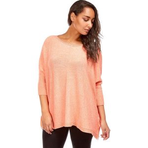 Sweter w kolorze łososiowym. Czerwone swetry oversize marki Cashmere Curve, z kaszmiru, z okrągłym kołnierzem. W wyprzedaży za 151,95 zł.