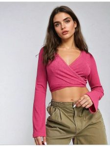 Monki Bluzka w kolorze różowym rozmiar: M. Różowe bluzki Monki, m, bez wzorów, bez kołnierzyka, bez ramiączek. Za 39,99 zł.