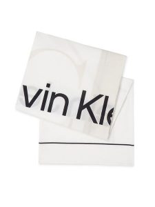 Calvin Klein Chusta Monologo K60K611981 Biały. Białe apaszki i chusty Calvin Klein, bez wzorów, z bawełny. Za 289,99 zł.