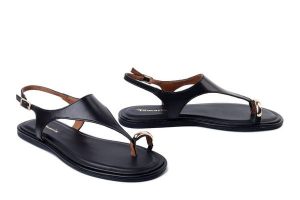 TAMARIS 1-28142-46 003 black, sandały damskie. Czarne sandały Tamaris, bez wzorów, z gumy, bez obcasa, bez zapięcia. Za 220,91 zł.