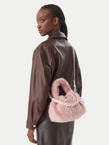 Guess Torebka J6BZ16 W3989 Różowy. Czerwone torebki klasyczne Guess, z aplikacjami, z materiału, bez dodatków. Za 264,99 zł.