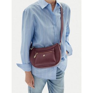 Torebka Beverly Hills Polo Club. Czerwone listonoszki Beverly Hills Polo Club, bez wzorów, bez dodatków. Za 159,99 zł.