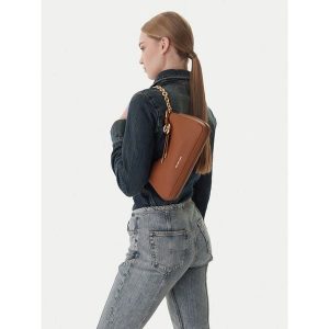 Torebka MICHAEL Michael Kors. Brązowe torebki klasyczne MICHAEL Michael Kors, bez wzorów, bez dodatków. Za 692,99 zł.