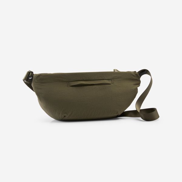 Torba nerka Decathlon XXL 5 litrów. Brązowe nerki i saszetki DECATHLON, bez wzorów. Za 79,99 zł.