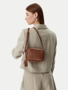 HUGO Torebka Jodi 50562945 Brązowy. Brązowe torebki klasyczne Hugo, bez wzorów, ze skóry, bez dodatków. Za 449,99 zł.