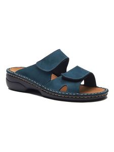 Comfortfusse Skórzane klapki w kolorze niebieskim rozmiar: 38. Niebieskie klapki Comfortfüße, bez wzorów, z nubiku, z otwartym noskiem, bez obcasa. Za 285,45 zł.