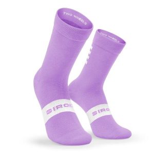 Skarpetki kolarskie unisex SIROKO S1 Lilac Etna. Niebieskie skarpetki SIROKO, bez wzorów, z nylonu. Za 67,00 zł.