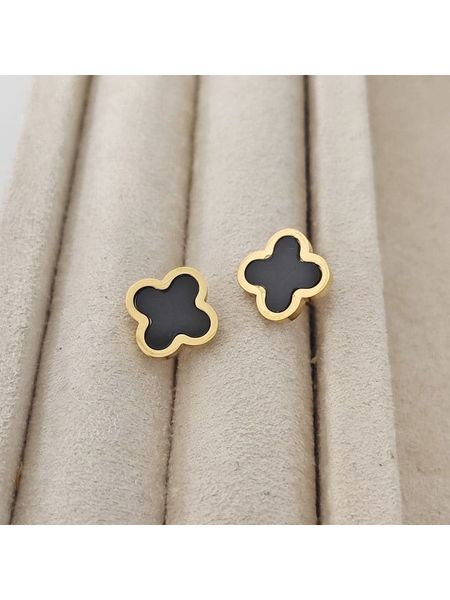 Nakkash Pozłacane kolczyki-wkrętki z masą perłową rozmiar: onesize. Czarne kolczyki Nakkash, z perłą, pozłacane. Za 87,19 zł.