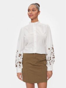 Vila Koszula 14090057 Biały Regular Fit. Białe koszule Vila, bez wzorów, z syntetyku, bez kołnierzyka, bez ramiączek. Za 229,99 zł.