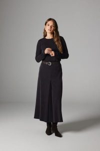 SPÓDNICA LENORA CZARNA S - Flawless. Czarne spódnice Flawless, na co dzień, s, bez wzorów, z materiału, eleganckie, maxi. Za 319,00 zł.