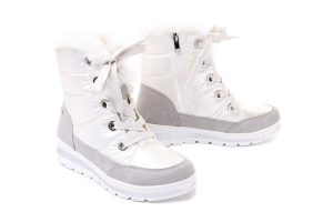 CAPRICE 26226-29 pearl comb., śniegowce damskie. Białe buty zimowe Caprice, bez obcasa, bez zapięcia. Za 399,90 zł.