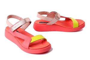 WONDERS C-6543 coral, sandały damskie. Sandały Wonders, bez wzorów, ze skóry, bez obcasa, na obcasie, bez zapięcia. Za 431,92 zł.