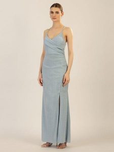 APART Sukienka w kolorze błękitnym rozmiar: 34. Niebieskie sukienki Apart, bez wzorów, sportowe, bez kołnierzyka, bez ramiączek, maxi, sportowe. Za 239,99 zł.