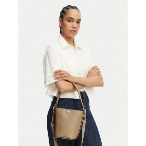 Torebka Lacoste. Czerwone torebki klasyczne Lacoste, bez wzorów, bez dodatków. Za 635,99 zł.