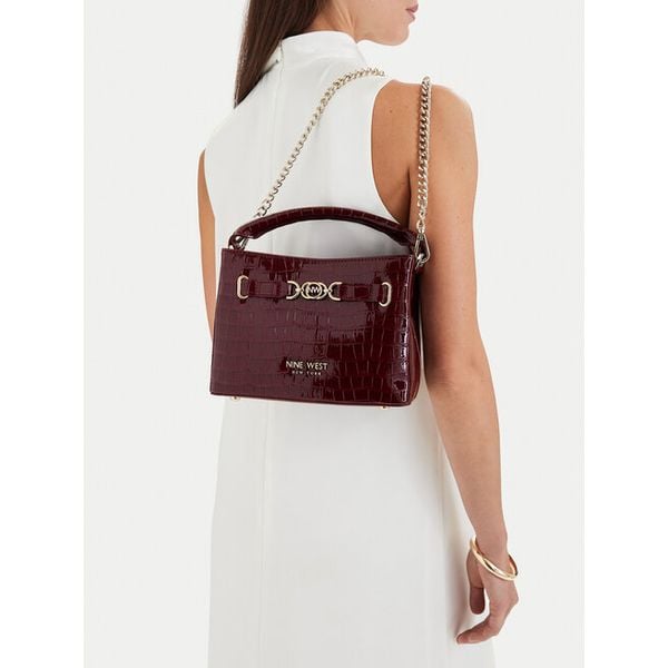 Torebka Nine West. Czerwone torebki klasyczne Nine West, bez wzorów, bez dodatków. Za 249,99 zł.