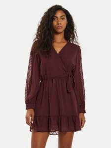 ONLY Sukienka codzienna Tiva 15224789 Bordowy Regular Fit. Czerwone kombinezony ONLY, s, bez wzorów, z syntetyku, bez kołnierzyka, bez ramiączek. Za 119,99 zł.