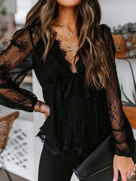 Milan Kiss Bluzka w kolorze czarnym rozmiar: S. Czarne bluzki Milan Kiss, s, bez wzorów, z koronki, bez kołnierzyka, bez ramiączek. Za 213,45 zł.