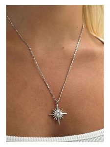Lodie Silver Naszyjnik z elementem ozdobnym - dł. 50 cm rozmiar: onesize. Szare naszyjniki Lodie Silver, z mosiądzu. Za 61,46 zł.