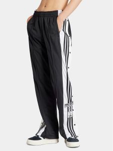Adidas Spodnie dresowe Adibreak IU2519 Czarny Regular Fit. Czarne spodnie dresowe ADIDAS, xs, bez wzorów, z dresówki. Za 239,99 zł.