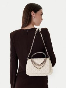 Guess Torebka HWQG96 73190 Écru. Torebki klasyczne Guess, z aplikacjami, ze skóry, bez dodatków. Za 639,99 zł.