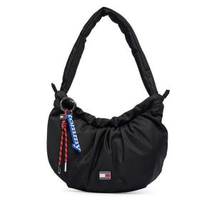 Torebka Tommy Jeans. Czarne torebki klasyczne Tommy Jeans, bez wzorów, z jeansu, bez dodatków. Za 369,99 zł.